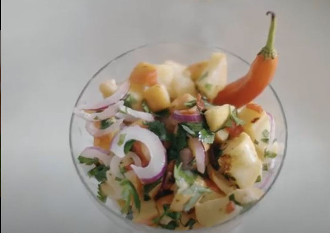 Ceviche de caju: prato da culinária peruana criado pelos pescadores que, em alto-mar, conservavam seus peixes com muito suco de limão. Posteriormente, aliado à característica pimenta, cebolas cruas e coentro, o famoso ceviche teve outras interpretações, dentre as quais está o vegetariano, no qual o peixe cru é substituído por caju, conservando os sabores do prato original por meio do tempero utilizado.  