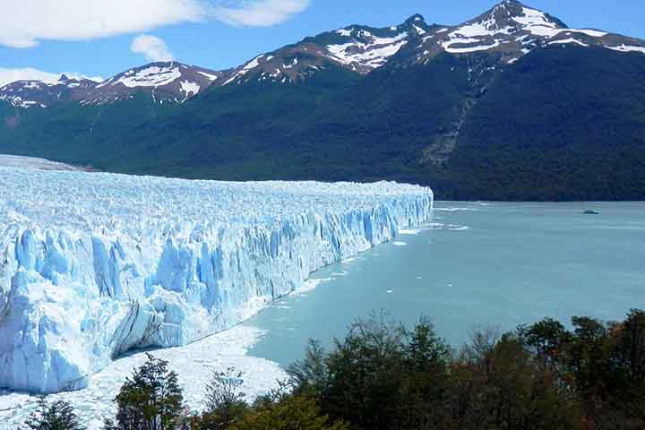 Especialistas alertam que, sem políticas climáticas eficientes, eventos como este tendem a se intensificar em regiões glaciares ao redor do planeta.