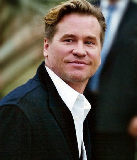 Nascido em 31 de dezembro de 1959, em Los Angeles, Califórnia, Val Kilmer começou sua carreira no teatro antes de se tornar um dos atores mais reconhecidos de Hollywood.