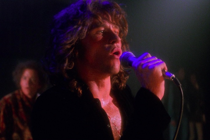 Na época, Kilmer impressionou pela semelhança com o vocalista da banda, além de ter recebido elogios por ter cantado todas as músicas do filme.