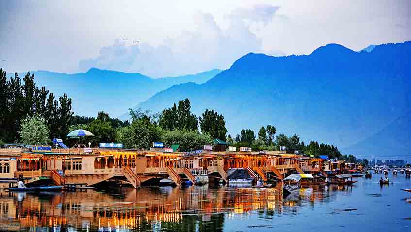 O Lago Dal (Índia) cobre 18 km² e chega a 6 m de profundidade. Localizado na Caxemira, é famoso por suas casas flutuantes e jardins aquáticos, além de ser um destino turístico icônico da região.