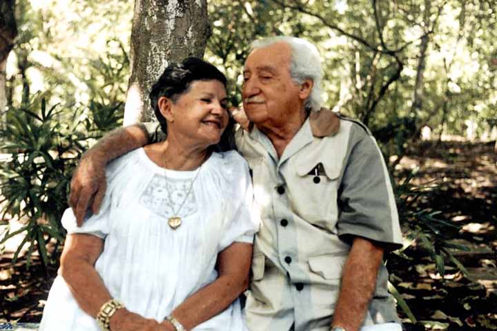 O casal viveu por décadas em Salvador, onde a casa que compartilharam hoje abriga a Fundação Casa de Jorge Amado, no bairro do Pelourinho. 
