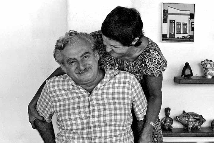 Ao lado da esposa, a também escritora Zélia Gattai, construiu uma vida dedicada à arte, à política e à defesa da cultura brasileira. Eles foram casados por 56 anos - de 1945 até a morte do escritor, em 2001. 