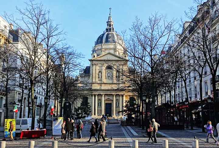 UNIVERSIDADE DE PARIS (SORBONNE) (Paris, França) – 1150 - Centro de aprendizado medieval, é famosa por sua Faculdade de Teologia. A Sorbonne se tornou sinônimo de educação de excelência na França.
