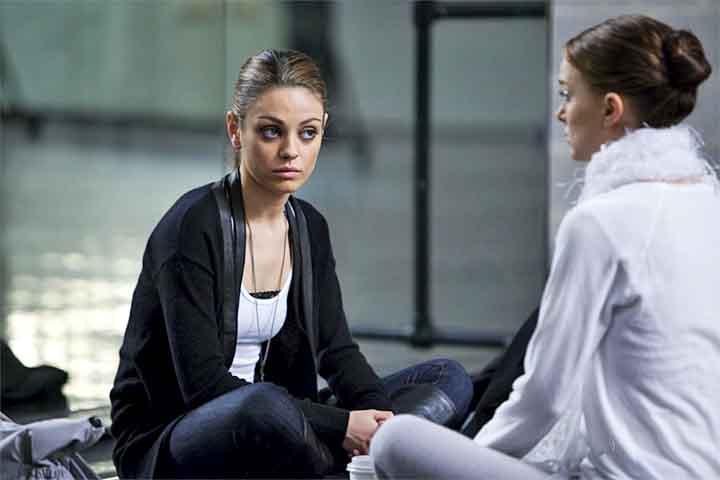 Para interpretar Lily, uma bailarina profissional, Kunis revelou que sua rotina envolveu intensa prática de dança e uma dieta extremamente restritiva. 
