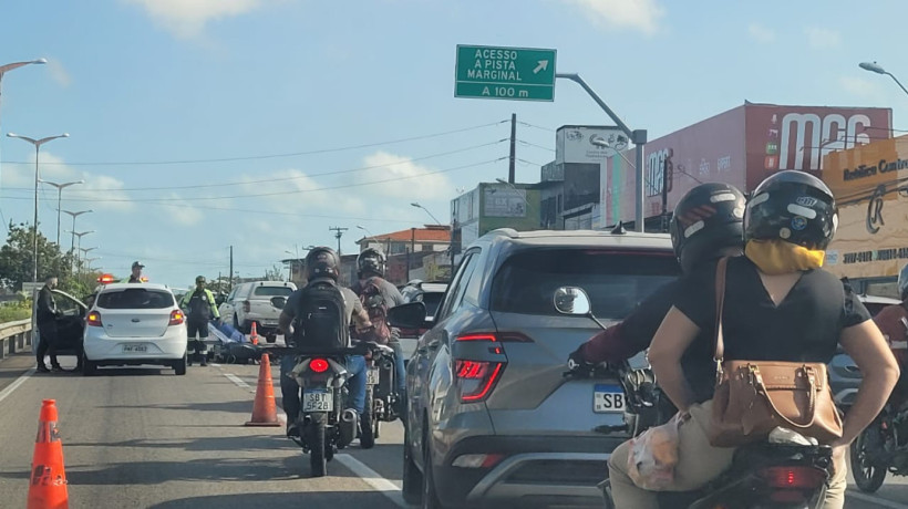 Uma viatura da Autarquia Municipal de Trânsito e Cidadania (AMC) de Fortaleza atuou provisoriamente para dar suporte aos condutores