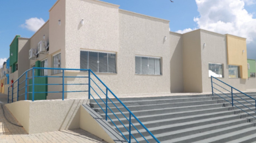 Juazeiro do Norte tem até 45 dias para disponibilizar profissionais de apoio para 28 estudantes com deficiência da Escola Municipal Isaac Quirino Teixeira (foto interna da unidade)