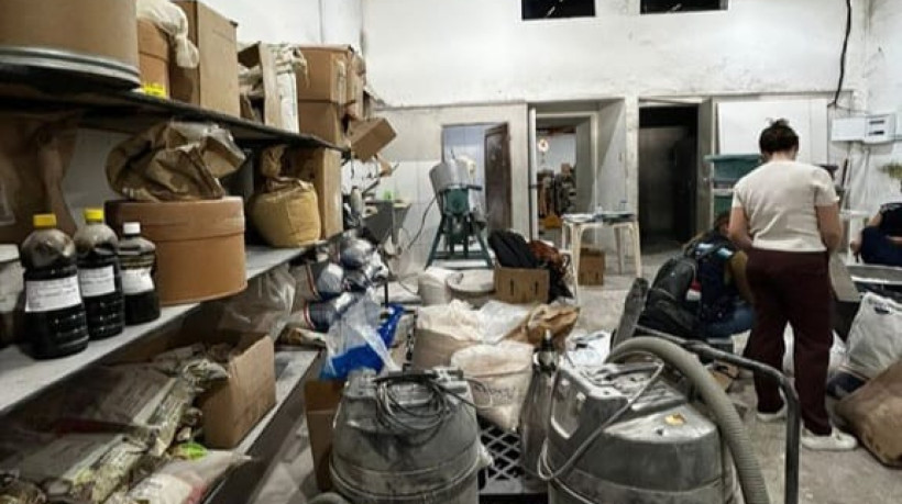 O galpão clandestino já foi interditado e lacrado pela Anvisa