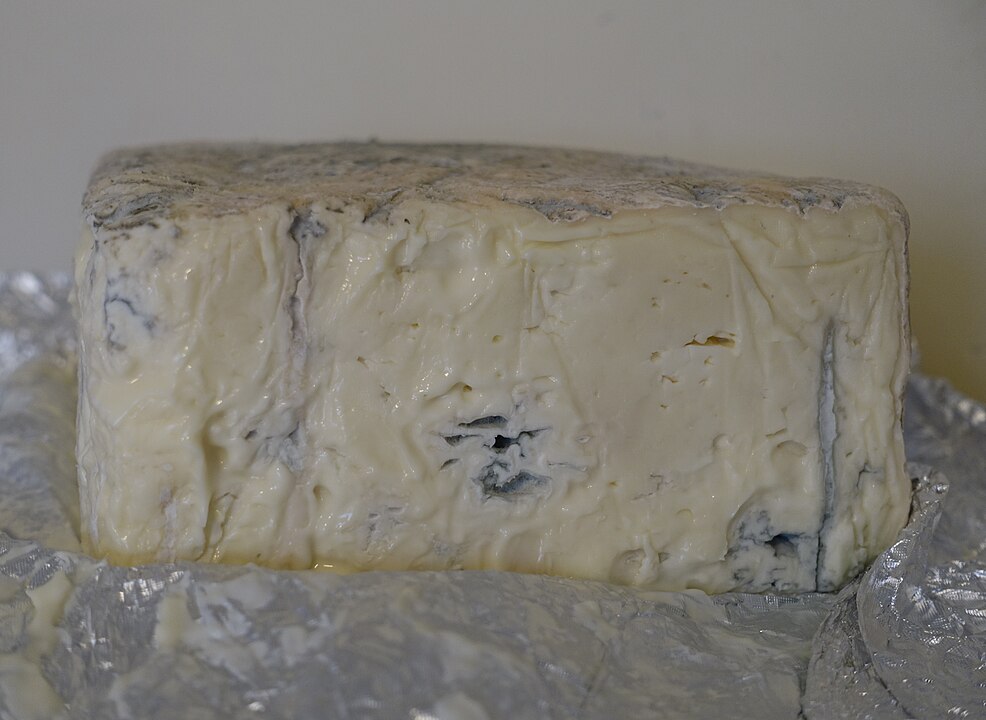 Gorgonzola – É um queijo azul de sabor forte e cremoso, fabricado no norte da Itália. Pode ser doce ou picante, e é usado em molhos, risotos ou com frutas como peras.