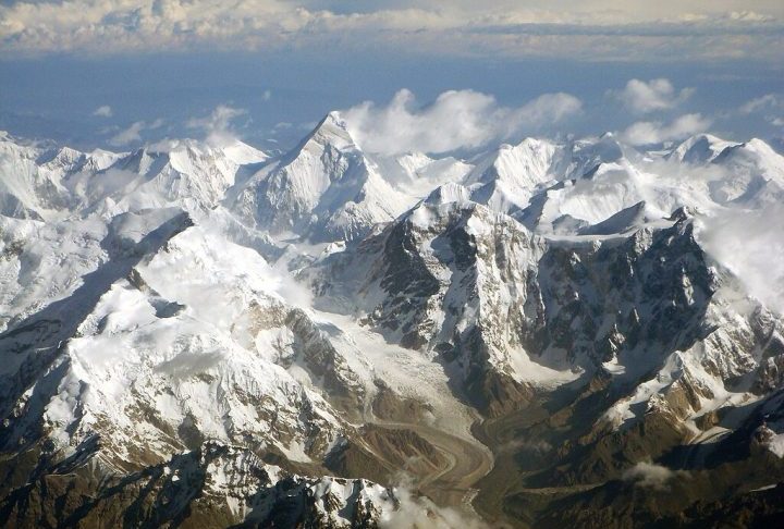 Com 7.439 metros de altitude, o Pico da Vitória é o ponto mais alto da cordilheira Tian Shan.