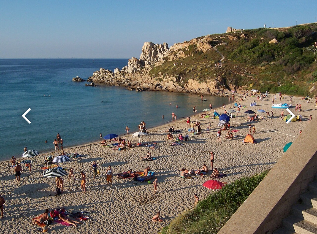 Sardenha, Itália: Localizada no Mar Mediterrâneo, essa ilha é um verdadeiro tesouro italiano. Sardenha oferece uma mistura única de arquitetura antiga, como os Nuraghes pré-históricos, e cidades pitorescas, como Alghero e Cagliari.