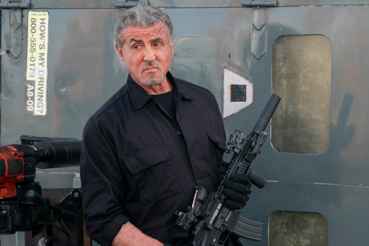 Ele está basicamente furioso pelo filme seguir em frente sem um peso-pesado de Hollywood envolvido, disse uma fonte anônima.