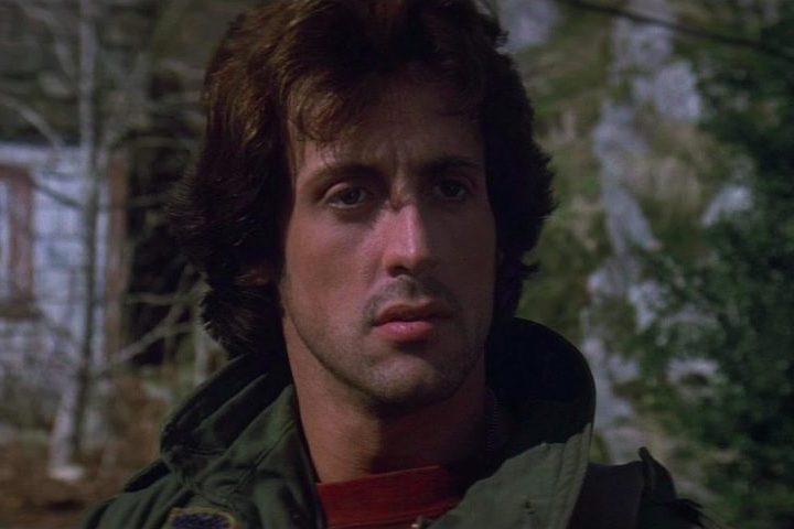 O primeiro filme, “Rambo - Programado Para Matar”, de 1982, apresentou Rambo como um veterano solitário, perseguido pela polícia em uma pequena cidade.