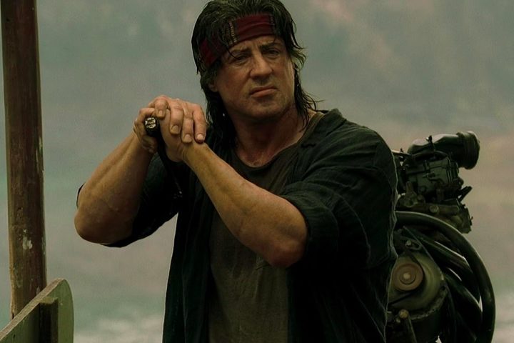 Após um hiato de 20 anos, Stallone reviveu o personagem em “Rambo IV”, de 2008, agora com uma abordagem mais brutal e realista, mostrando o ex-soldado na Tailândia, ajudando missionários em território birmanês.