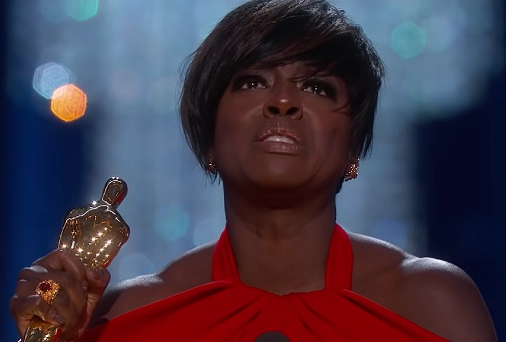 Em 2017, Viola conquistou o Oscar de Melhor Atriz Coadjuvante por sua atuação no filme Um Limite Entre Nós, baseado na peça Fences, na qual havia se destacado em 2010.