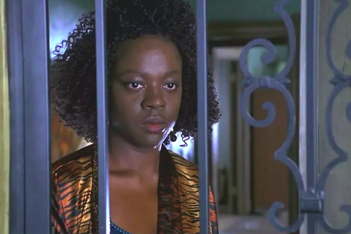 Viola começou sua carreira em filmes de menor expressão e com algumas pontas em séries de TV no fim dos anos 1990.