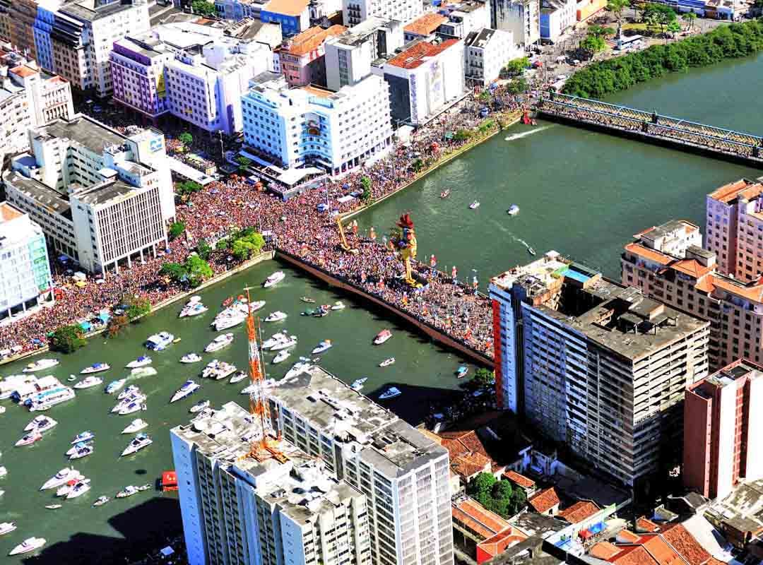 Frevo ventania é uma denominação que faz referência ao aspecto técnico da melodia executada pelas palhetas. Diferentemente do frevo abafo, que parece ter sua denominação derivada de sua função. O frevo de rua executado no palco permitiu arranjo e execuções mais arrojadas e/ou de maior complexidade.