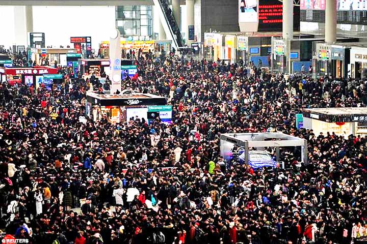 Ainda assim, os especialistas alertam que tais medidas podem não ser suficientes sem reformas estruturais mais profundas, como o fortalecimento da rede de proteção social e o combate à discriminação de gênero.
