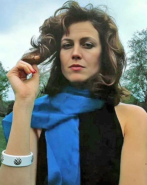 Sigourney Weaver nasceu em Manhattan, Nova York. Ela é uma das atrizes mais conhecidas da história do cinema, com uma carreira que abrange mais de quatro décadas.