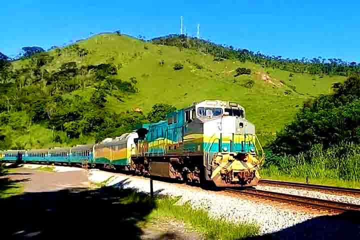 O trem de passageiros da EFC representa, portanto, mais do que uma opção de transporte: é uma ponte entre realidades urbanas e rurais que historicamente sofreram com o isolamento.