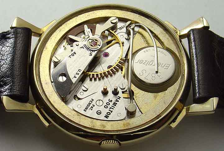 A introdução dos relógios elétricos na década de 1970 revolucionou a indústria relojoeira. Esses relógios usam eletricidade para funcionar, em vez de engrenagens mecânicas.