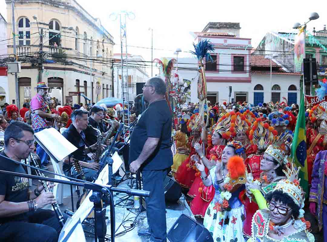 A primeira fase do frevo no carnaval, segundo Nelly Carvalho, é referente ao período que vai desde a época colonial até a década de 1850. Nessa fase, temos um carnaval de estilo lusitano com o surgimento ao final da década de 1840 do “Zé Pereira”.