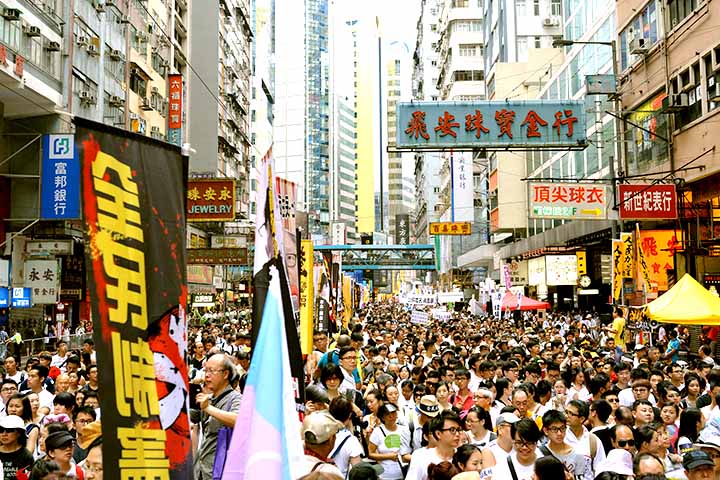 A taxa de fecundidade no país mostra o tamanho do desafio. Em 1963, a média era de 7,5 filhos por mulher; na década de 1970, esse índice caiu para cerca de 2 e, desde então, seguiu em declínio.