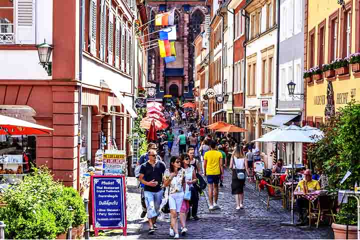 A lenda conta que ele viveu saudável até os 80 anos ao beber tal quantidade, mas morreu em um dia específico. Isso porque, por recomendação médica, bebeu um copo de água pela primeira vez.