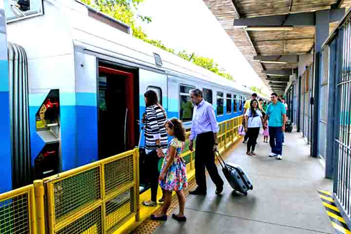 Diante da grande procura, recomenda-se que as passagens sejam adquiridas com pelo menos 45 dias de antecedência. A existência do transporte de passageiros não é apenas uma curiosidade, mas também um compromisso da ferrovia com as populações do entorno.