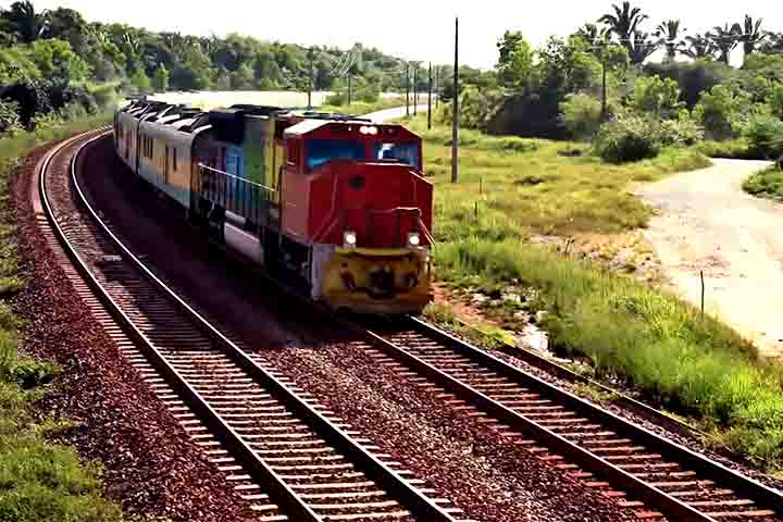 Ela combina produtividade econômica com função social, conectando regiões distintas e impulsionando o crescimento do Brasil a partir de suas riquezas naturais e de sua malha logística.