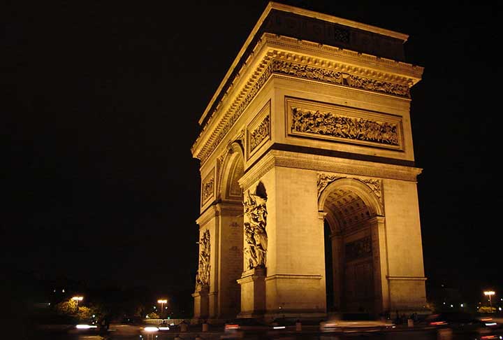 Hoje um famoso ponto turístico da capital francesa, o Arco do Triunfo de Paris não é o único e nem foi o primeiro do gênero a ser erguido.
