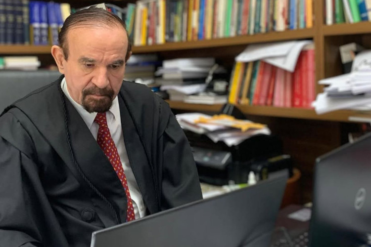 Cezar Bittencourt faz defesa de Mauro Cid em julgamento da "trama golpista"