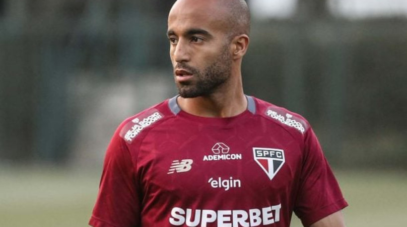 Atacante voltou a sentir dores no local e passará pelo procedimento para acompanhar a cicatrização das lesões