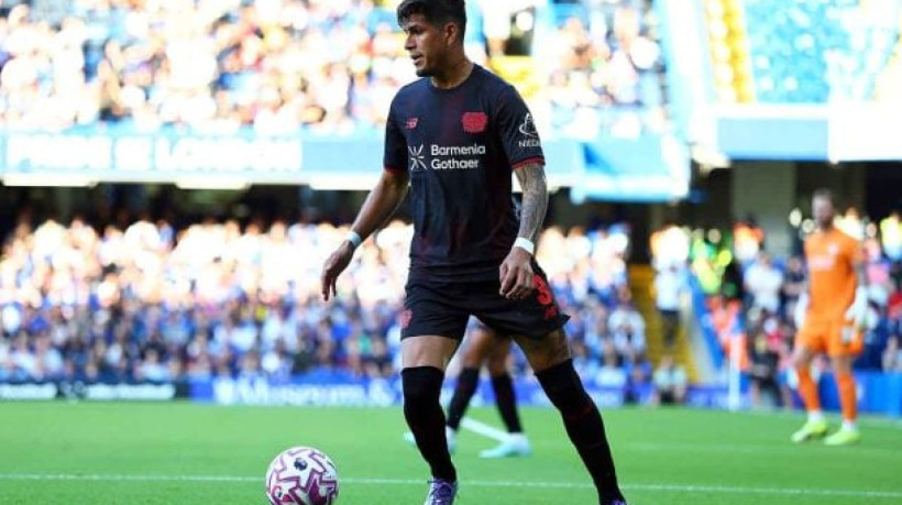 Defensor equatoriano tem interesse em evolução das tratativas para rumar à Premier League