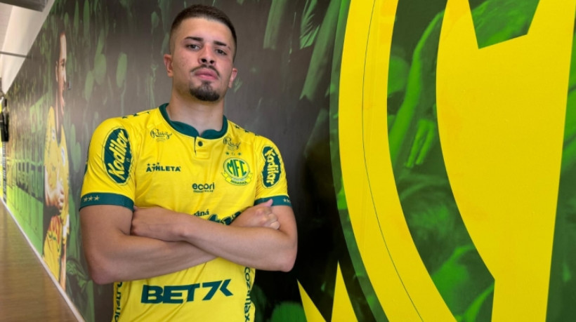 Lucas Gazal defendeu o Mirassol na temporada de 2024, quando o clube conquistou o acesso à primeira divisão