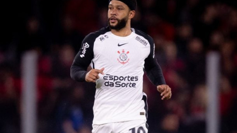 Atacante holandês volta após período afastado por lesão e completa 50 jogos com a camisa do Timão diante do Athletico pela Copa do Brasil