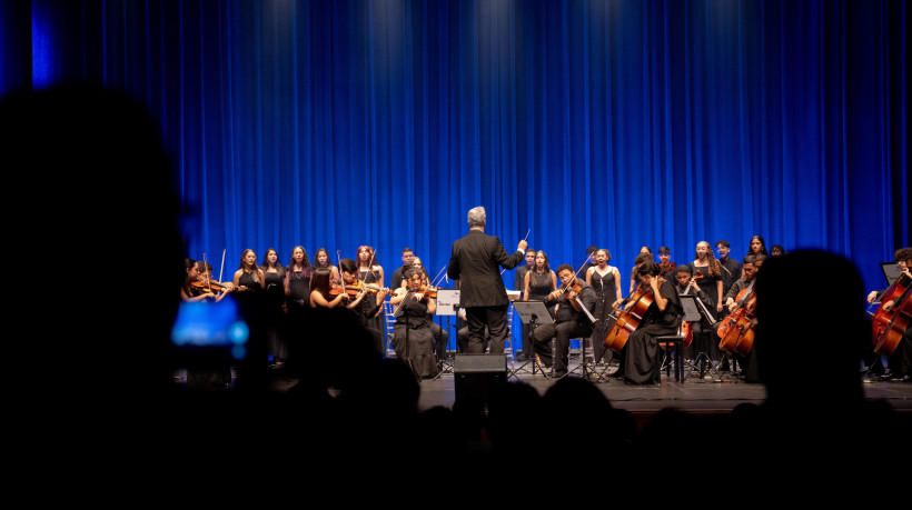 Orquestra Jacques Klein se une ao Coral Vozes de Iracema para concerto no Teatro RioMar Fortaleza