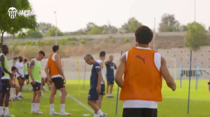 Valencia treina de olho no duelo contra o Getafe em LaLiga