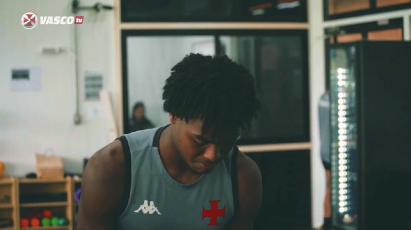 Vasco retorna aos treinos com foco no Sport