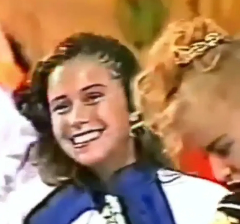 Giovanna iniciou sua carreira em 1991 como Angelicat, assistente de palco no programa “Clube da Criança”, na extinta Rede Manchete. 
