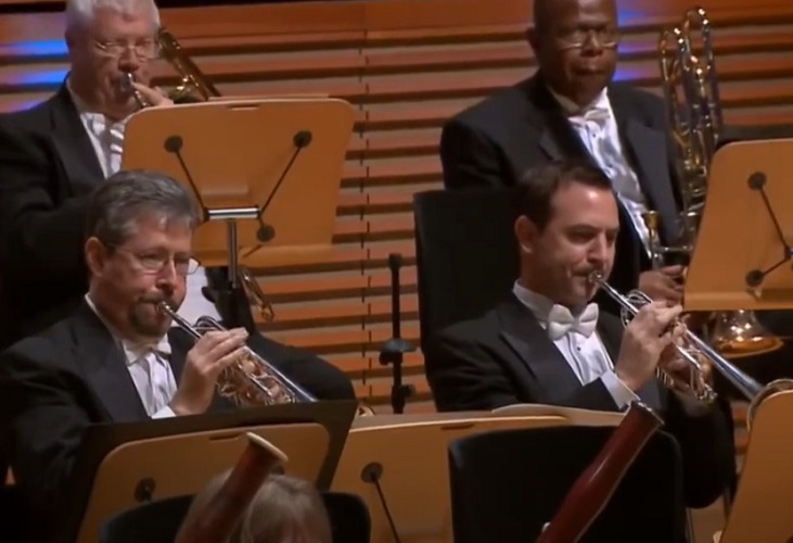 Fundada em 1919, a Orquestra Filarmônica de Los Angeles é um dos pilares da música erudita nos Estados Unidos. Sob a direção de renomados maestros, a orquestra se caracteriza por seu repertório eclético.