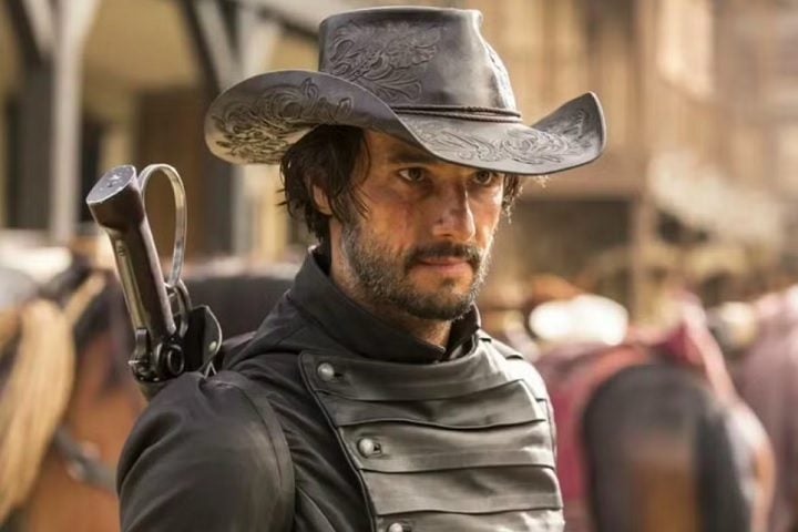 Na TV americana, Santoro se destacou em séries como Lost (2004–2010), na qual interpretou Paulo, e Westworld (2016–2022), da HBO, no papel de Hector Escaton.