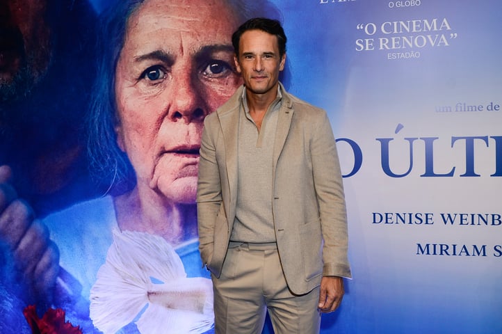 O filme “O Último Azul”, estrelado por Rodrigo Santoro, entra no grande circuito em 28/8/2025.  Dirigido por Gabriel Mascaro, o filme estreou na 53ª edição do Festival de Gramado em 13 de agosto. O longa conquistou o Urso de Prata no Festival de Berlim.

