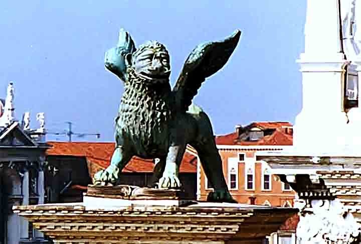 Um estudo recente revelou que o Leão de Veneza, famoso  símbolo da cidade que fica na Praça de São Marcos, pode não ter origem na Turquia, como se imaginava, mas, sim, na China. 