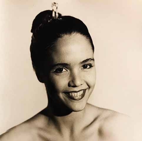 Depois de também participar de Malhação e Casos e Acasos, afastou-se da TV para se dedicar à sua família, tendo filhos, e aos estudos. Em meio à pausa na carreira, concluiu a graduação e o mestrado em Letras e Literatura. 