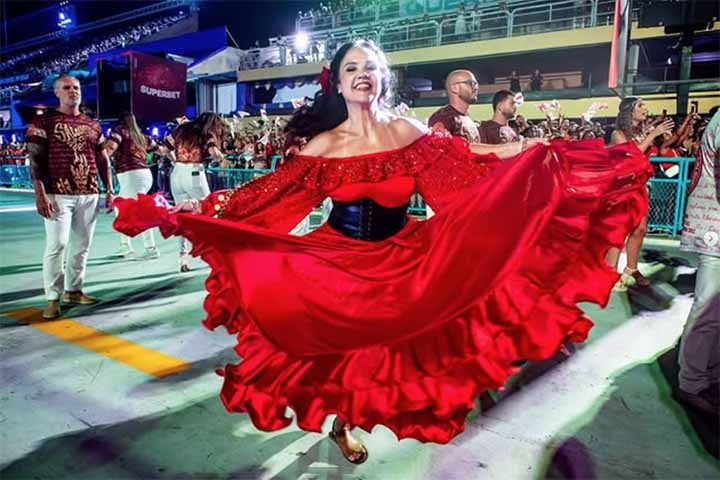 A atriz foi casada por quatro anos com o cineasta Luiz Fernando Carvalho, com quem tem um filho chamado Vittório, nascido em 8 de junho de 2001, fruto de uma recaída amorosa do casal após dois anos de separação.