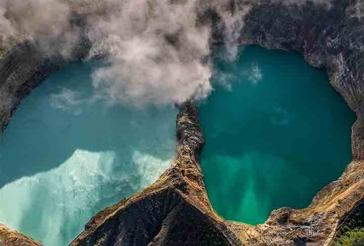A característica mais notável desses lagos é a mudança de cor ao longo do tempo. Eles podem variar entre tons de azul, verde, vermelho, preto e branco por conta das variações na atividade vulcânica e na composição química da água.