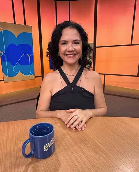 Fiquei, então, pensando... Acho que “sumir” faz parte da minha profissão de atriz. Enquanto pessoa física, preciso mesmo desaparecer em alguns momentos, senão os personagens não aparecem! Esta é a minha profissão, disse sobre ter ficado distante por um período.