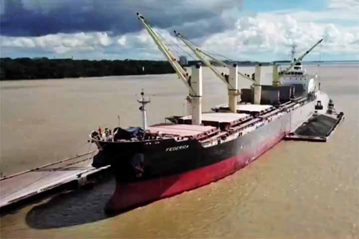 O investimento de R$ 210 milhões no Terminal Hidroviário Internacional de Belém foi paralisado em janeiro de 2025 sob alegação de risco ambiental. 
