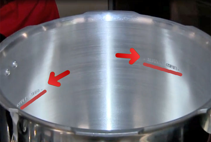 E a pessoa deve respeitar a capacidade da panela, o limite de água. Dentro da panela há uma marca, com letras e/ou números, indicando o limite do uso. 